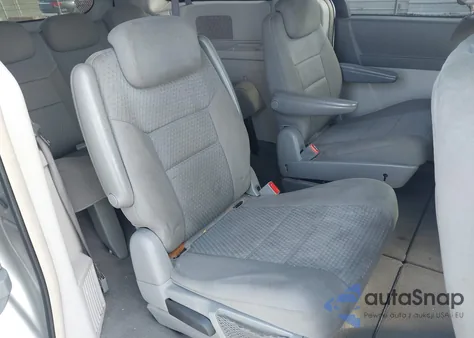 2010 Chrysler Town & Country Touring z USA, uszkodzony, nr VIN 2A4RR5D16AR229068